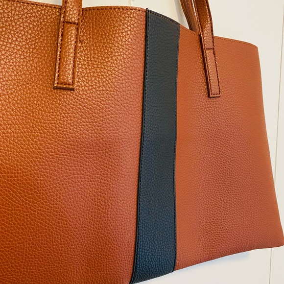 Vince Camuto Handbags - Vince Camuto